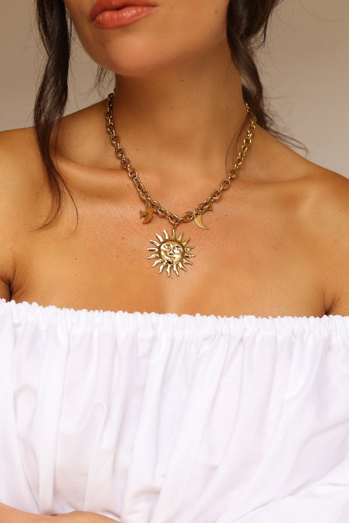 collier avec pendentif en soleil, lune et oiseau