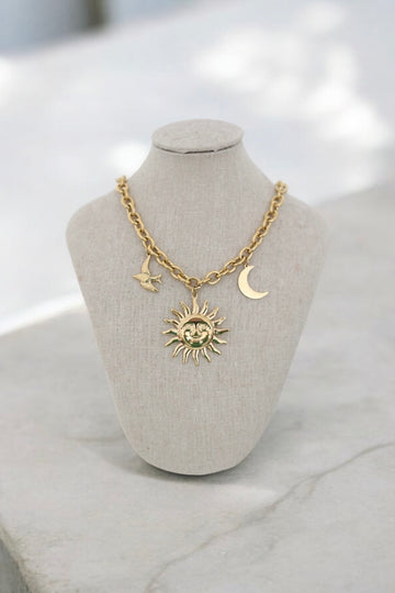 collier avec pendentif en soleil, lune et oiseau