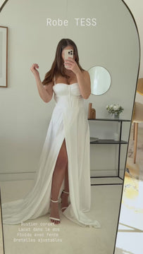 femme portant robe longue blanche