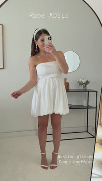 femme portant une robe bustier blanche 